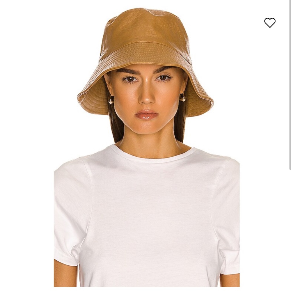 CLYDE
Lambskin Ebi Bucket Hat in Honey
CA$ 401.89